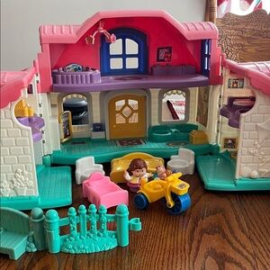 Fisher Price Little People Sweet Sounds Home Dollhouse with Accessories